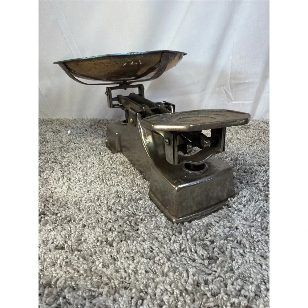 Antique Cast Iron Scale - Brass Plate - Counter top / merchant Scale